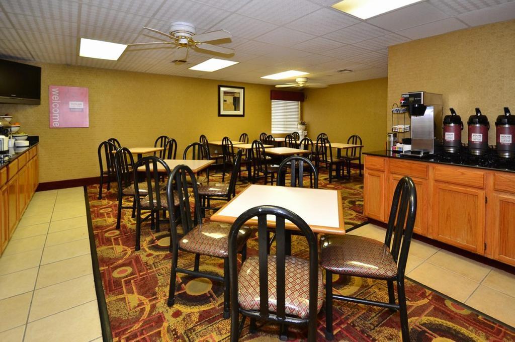 Quality Inn Merriam Kansas City Екстер'єр фото